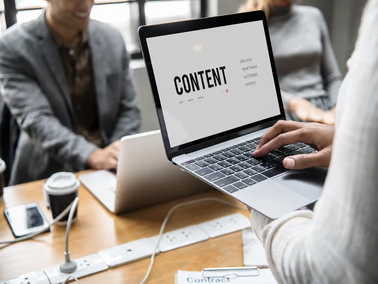 Corporate Content für B2B-Unternehmen mit Fachartikeln, Thought Leadership und redaktioneller Struktur